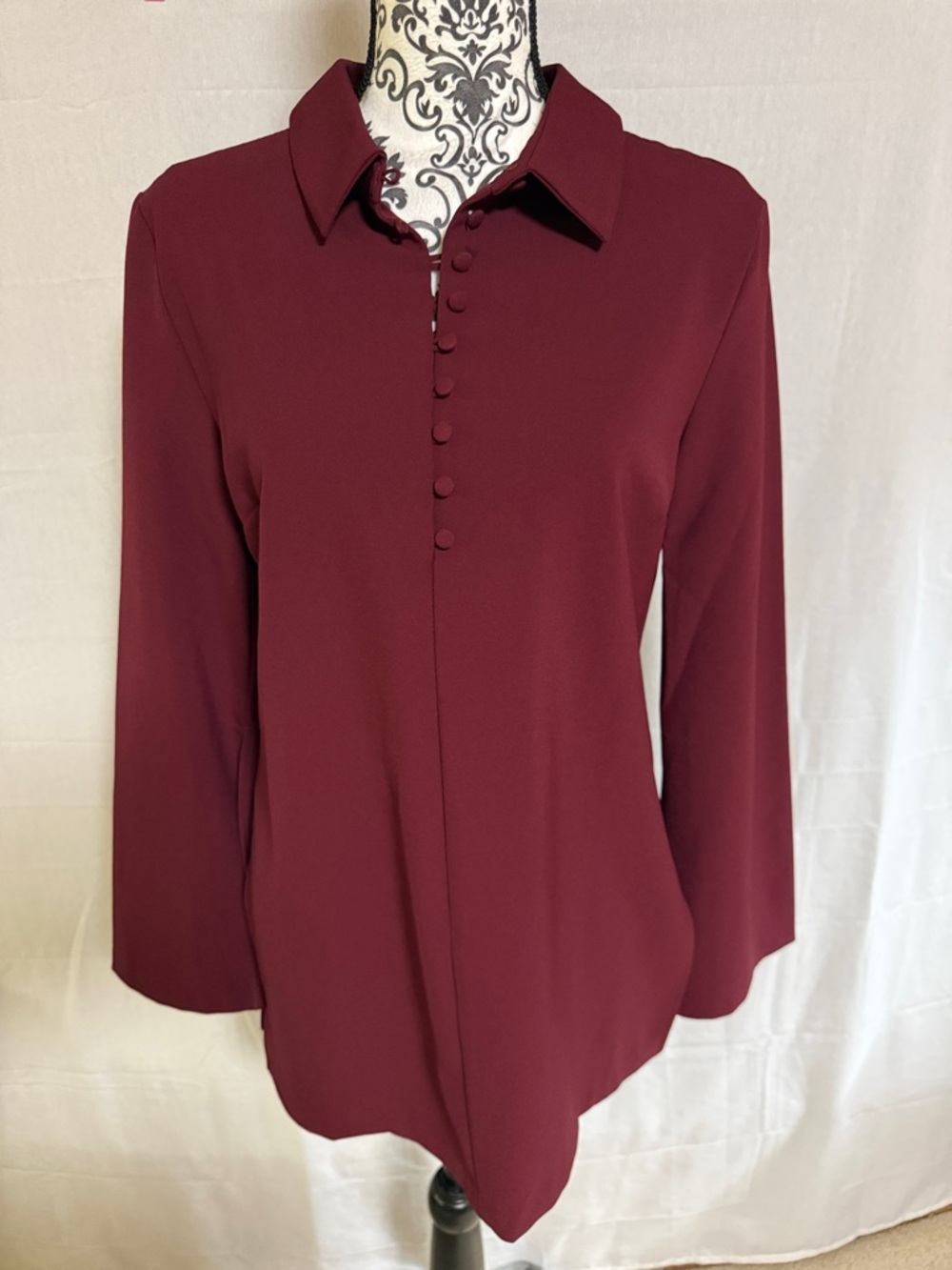 Romeo Juliet Women's Collared Button-Front Tunic Blouse Split Sleeves Burgundy